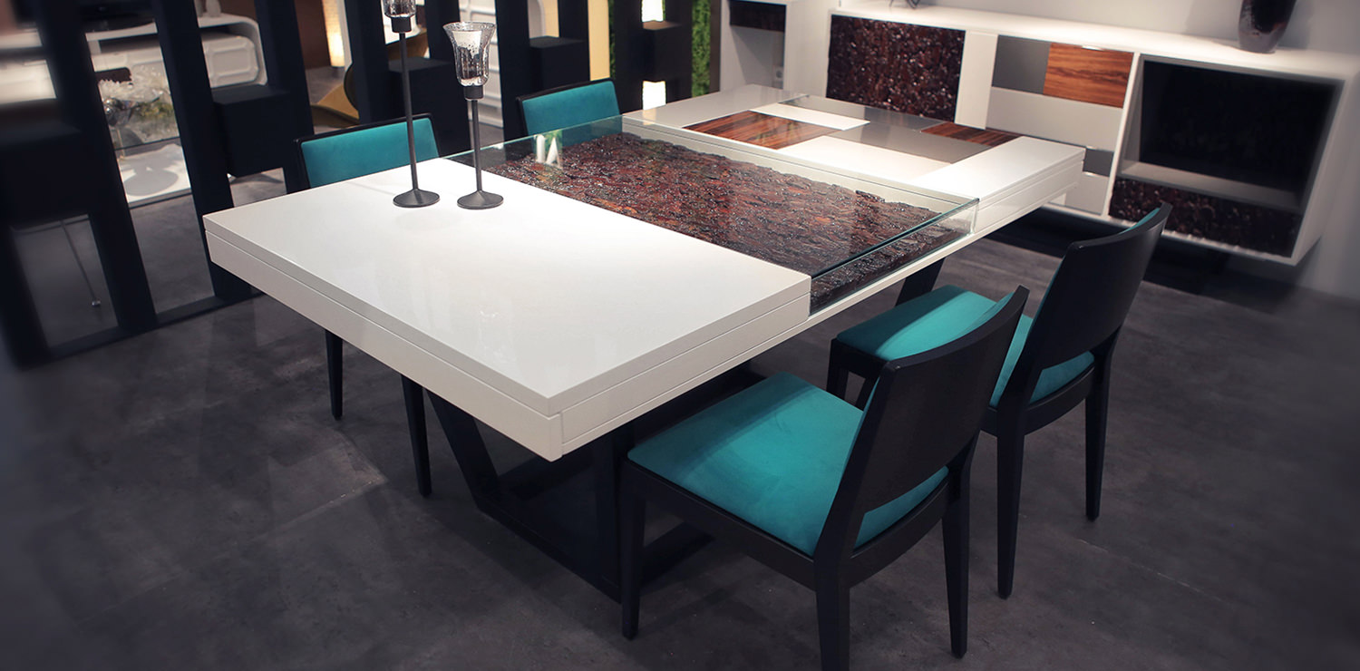 Barkwood Dinner Table